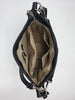 Un sac avec beaucoup d'espace et rangement. En cuir véritable et fait main.