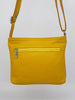 Joli petit sac en cuir jaune , pratique de tous les jours;