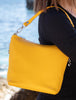 Un joli sac jaune en cuir pour elle. Pleins de rangements et léger à porter. Placez y votre téléphone et portefeuille en toute sérénité.