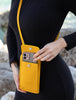 Très bel accessoire de mode en cuir et fait main. Top tendance actuelle ! En cuir et fait main.